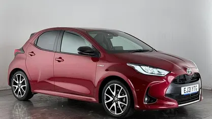 Used Toyota Yaris Hybrid 116 HP (85 kW) 2021 Red Hatchback