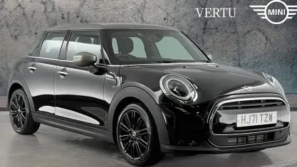 Begagnad Mini Cooper Exclusive 136 HK (100 kW) 2022 Svart Halvkombi