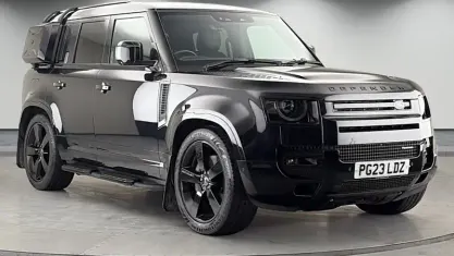 Usado Land Rover Defender SE Dynamic 404 CV (297 kW) 2023 Negro SUV