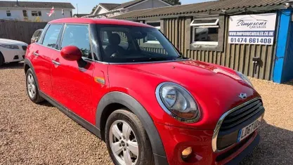 Used Mini ONE Hatch 102 HP (75 kW) 2017 Red Hatchback
