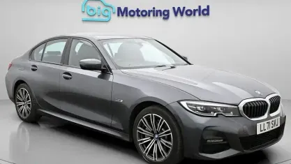 Usado BMW 330e M Sport 292 HP (214 kW) 2021 Cinzento Sedan