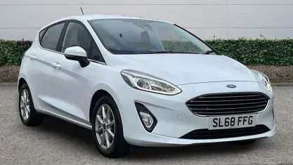 Used Ford Fiesta Zetec 101 HP (74 kW) 2018 White Hatchback