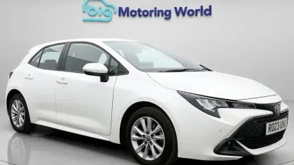 Used Toyota Corolla 140 HP (102 kW) 2023 White Hatchback
