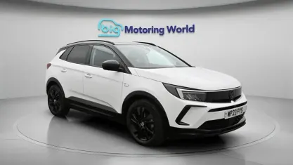 Used Vauxhall Grandland X S 131 HP (96 kW) 2023 White SUV