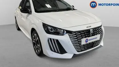 Usado Peugeot 208 Allure 101 CV (74 kW) 2025 Blanco Utilitario