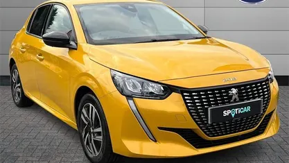 Used Peugeot 208 Allure Premium 102 HP (75 kW) 2022 Yellow Hatchback