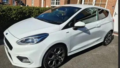 Usado Ford Fiesta ST-Line 101 HP (74 kW) 2019 Branco Citadino