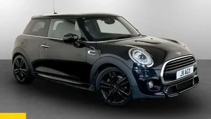 Begagnad Mini Cooper Hatch 136 HK (100 kW) 2021 Halvkombi