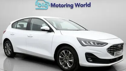 Begagnad Ford Focus Titanium 125 HK (91 kW) 2023 Vit Halvkombi