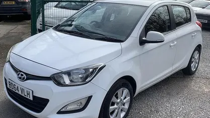 Used Hyundai i20 Active 84 HP (61 kW) 2014 White Hatchback