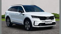 White Used 2023 Kia Sorento SUV | £38,195 (Fair price)