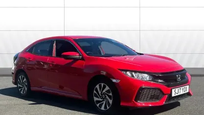 Begagnad Honda Civic SE 129 HK (94 kW) 2017 Röd Halvkombi