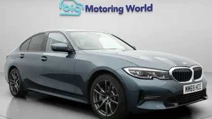 Begagnad BMW 330e Sport Line 292 HK (214 kW) 2019 Blå Sedan