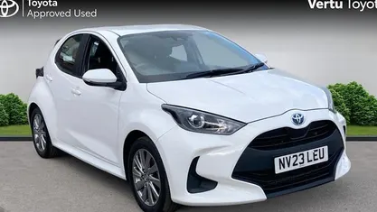 Usado Toyota Yaris Hybrid 116 HP (85 kW) 2026 Citadino