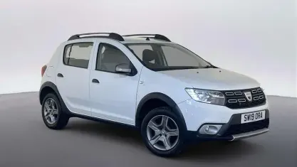 Usado Dacia Sandero Comfort 90 HP (66 kW) 2019 Branco Citadino