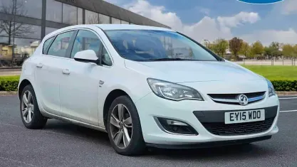 Used Vauxhall Astra SRi 101 HP (74 kW) 2015 White Hatchback