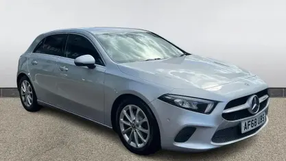 Usado Mercedes A180 Premium 116 HP (85 kW) 2019 Citadino