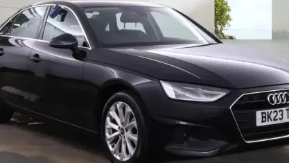 Usado Audi A4 Comfort 150 HP (110 kW) 2023 Preto Sedan