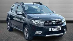 Pearl black Used 2017 Dacia Sandero Lauréate Hatchback | £5,995 (Fair price)