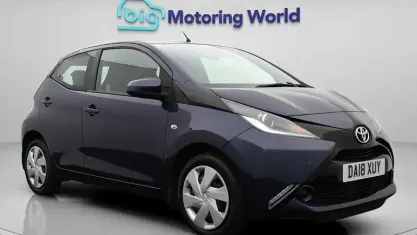 Used Toyota Aygo X-play 71 HP (52 kW) 2018 Blue Hatchback