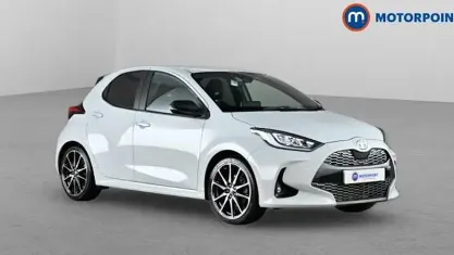 Usado Toyota Yaris Hybrid Sport 116 CV (85 kW) 2023 Gris Utilitario