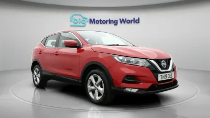 Second-hand Nissan Qashqai Acenta Premium 140 CP (102 kW) 2019 Roșu SUV