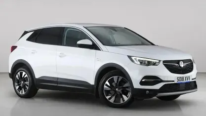 Used Vauxhall Grandland X Sport 120 HP (88 kW) 2018 White SUV