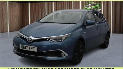 Used Toyota Auris Hybrid 136 HP (100 kW) 2017 Blue Hatchback