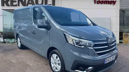 Used 2025 Renault Trafic MPV | £33,995