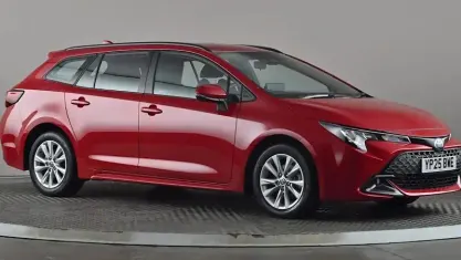 Used Toyota Corolla 140 HP (102 kW) 2025 Red Estate