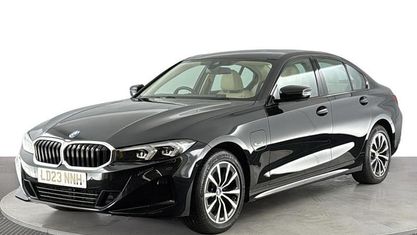 Begagnad BMW 330e Sport Line 292 HK (214 kW) 2023 Svart Sedan