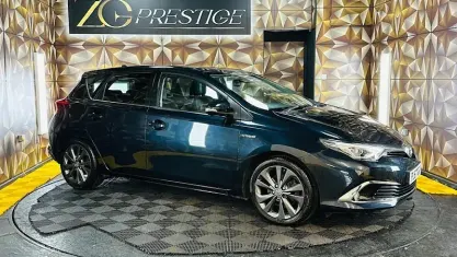 Used Toyota Auris Hybrid 136 HP (100 kW) 2017 Grey Hatchback