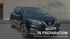 Metallic pearl black Used 2019 Nissan Qashqai Tekna SUV | £13,466 (Fair price)
