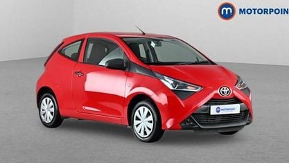 Używany Toyota Aygo 72 KM (52 kW) 2018 Czerwony Hatchback