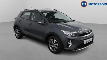 Usado Kia Stonic 101 CV (74 kW) 2023 Gris SUV