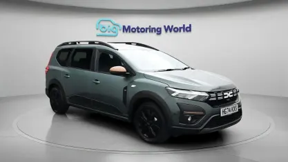 Used Dacia Jogger Extreme 141 HP (103 kW) 2024 Green MPV