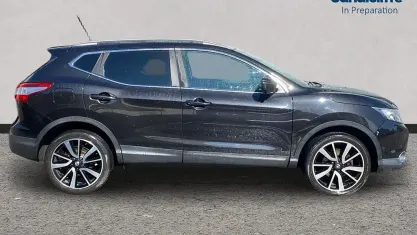 Używany Nissan Qashqai Tekna 110 KM (80 kW) 2016 Czarny SUV
