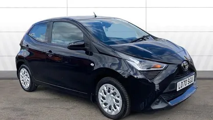 Used Toyota Aygo X-play 72 HP (52 kW) 2021 Hatchback