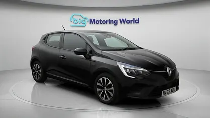Used Renault Clio V Iconic 90 HP (66 kW) 2022 Black Hatchback