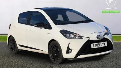 Used Toyota Yaris Hybrid Sport 101 HP (74 kW) 2019 White Hatchback