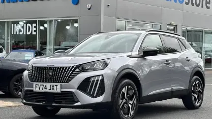 Usado Peugeot 2008 Allure 131 HP (96 kW) 2024 SUV