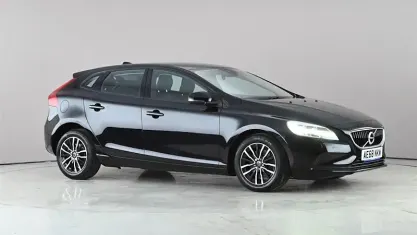 Usado Volvo V40 Momentum 122 HP (89 kW) 2018 Preto Citadino