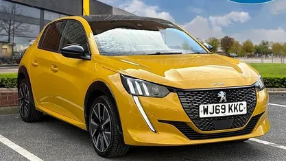 Used Peugeot 208 GT-line 131 HP (96 kW) 2020 Yellow Hatchback