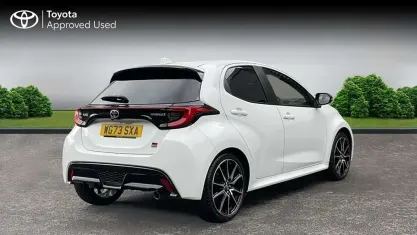 Używany Toyota Yaris Hybrid Sport 116 KM (85 kW) 2023 Biały Hatchback