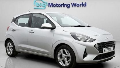 Używany Hyundai i10 SE 84 KM (61 kW) 2023 Srebrny Hatchback