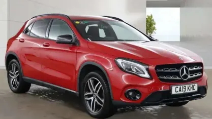 Used Mercedes GLA180 Urban 122 HP (89 kW) 2019 Red SUV