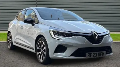 Used Renault Clio Evolution 145 HP (106 kW) 2023 White Hatchback