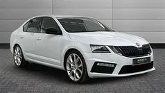 Moon white metallic Used 2018 Skoda Octavia vRS Hatchback | £17,650 (Fair price)
