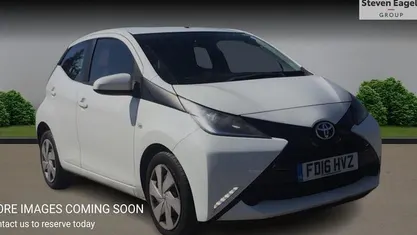Begagnad Toyota Aygo X-play 69 HK (50 kW) 2018 Halvkombi