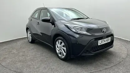 Used Toyota Aygo X PURE 72 HP (52 kW) 2024 Black metallic SUV